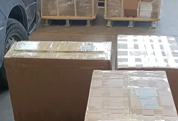 表舅说给我寄了些特产，我打开一看，竟是5箱白酒，我给他转了1500块钱红包，估摸