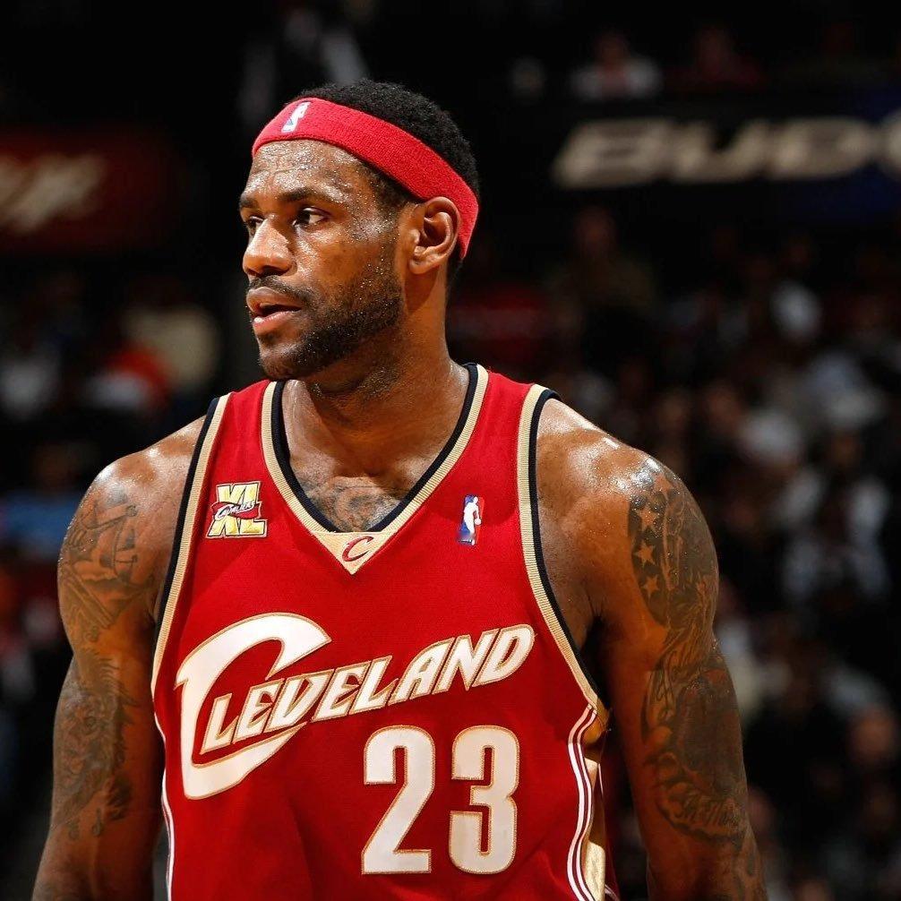 如果真换队我觉得詹姆斯大概只会选择骑士队这事儿对他对骑士都是双赢或者就直接退役了