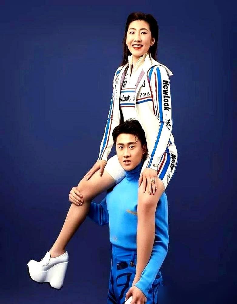 冬奥冠军王心迪，刚拿到千万重奖，身价暴涨亿万，你敢信他回家第一件事竟是给老婆徐梦