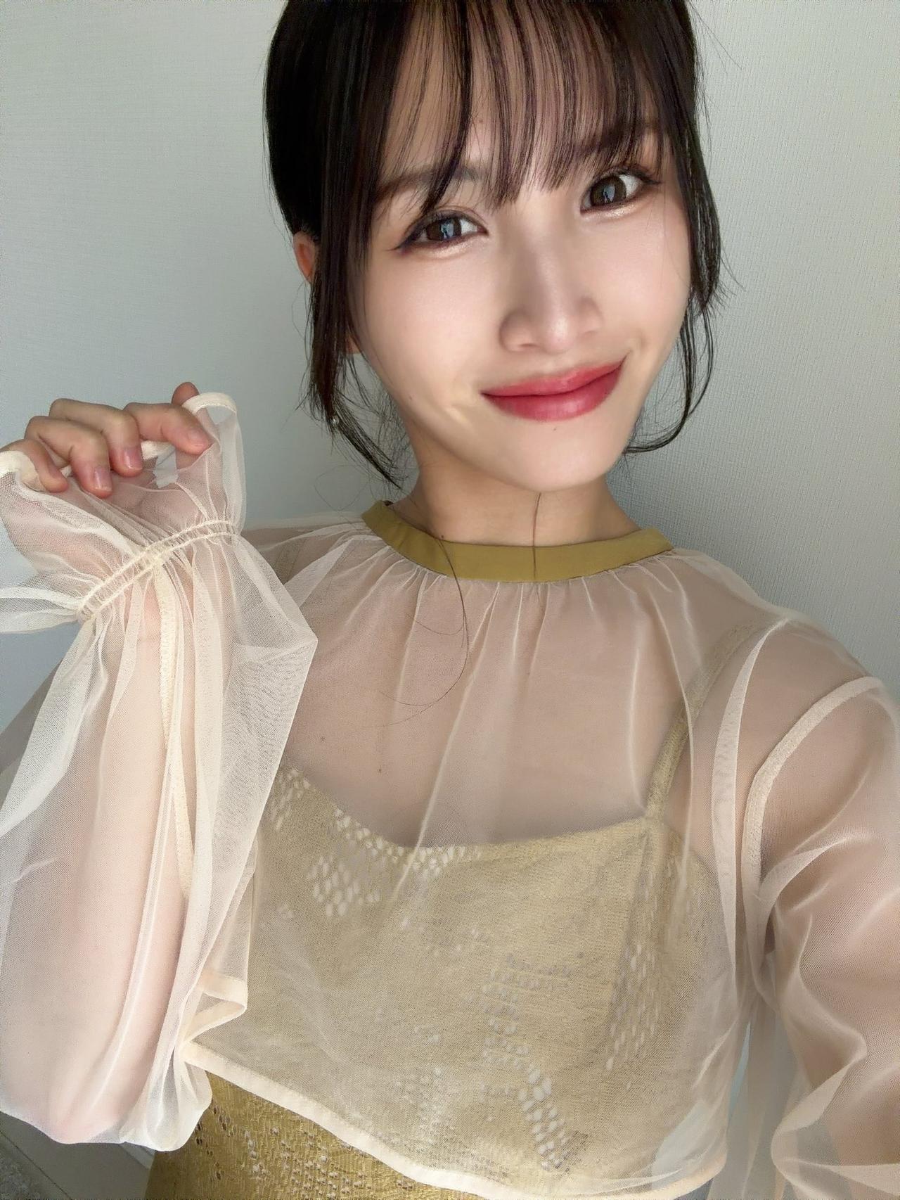 这位小姐姐穿着好漂亮的衣服哦！