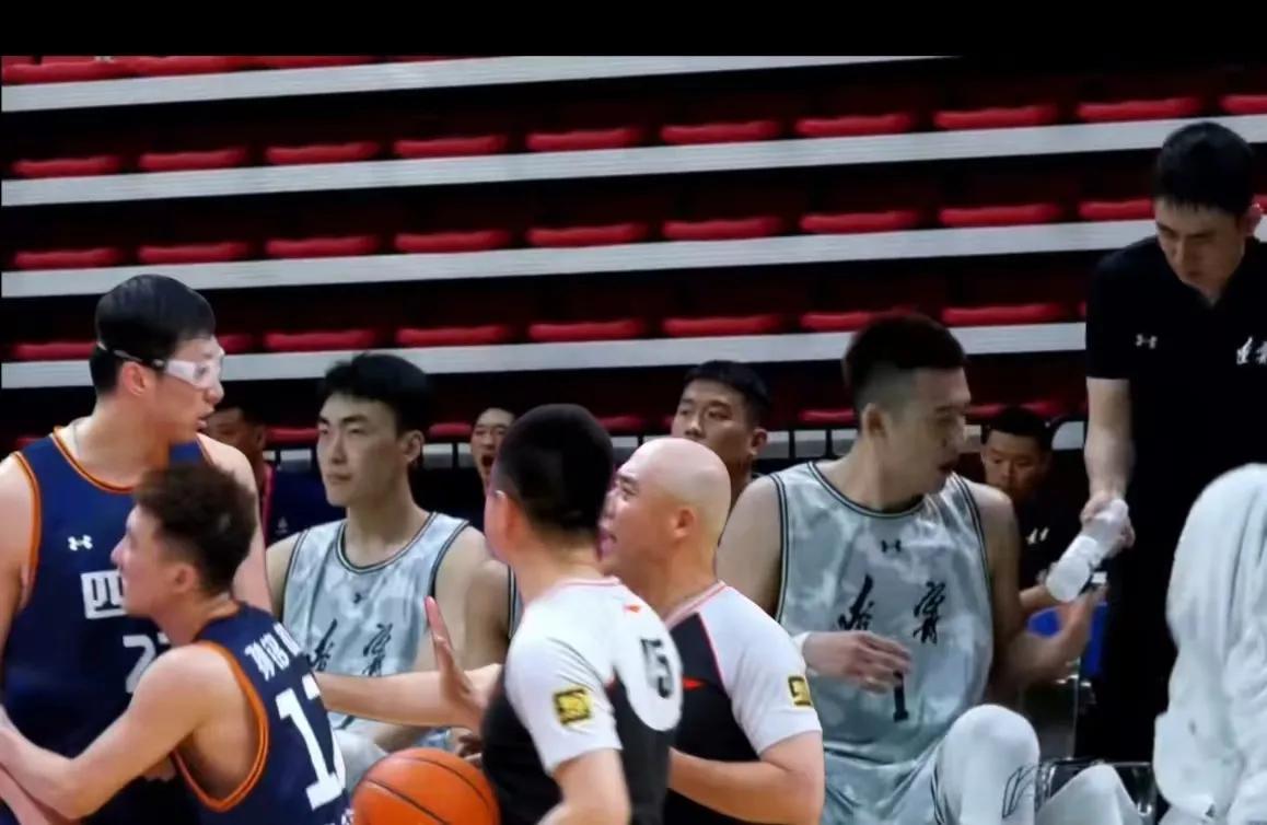 周琦和辽宁队绝对是双向奔赴！他不愧是辽宁青训出品，对于辽宁男篮有割舍不下的情怀！