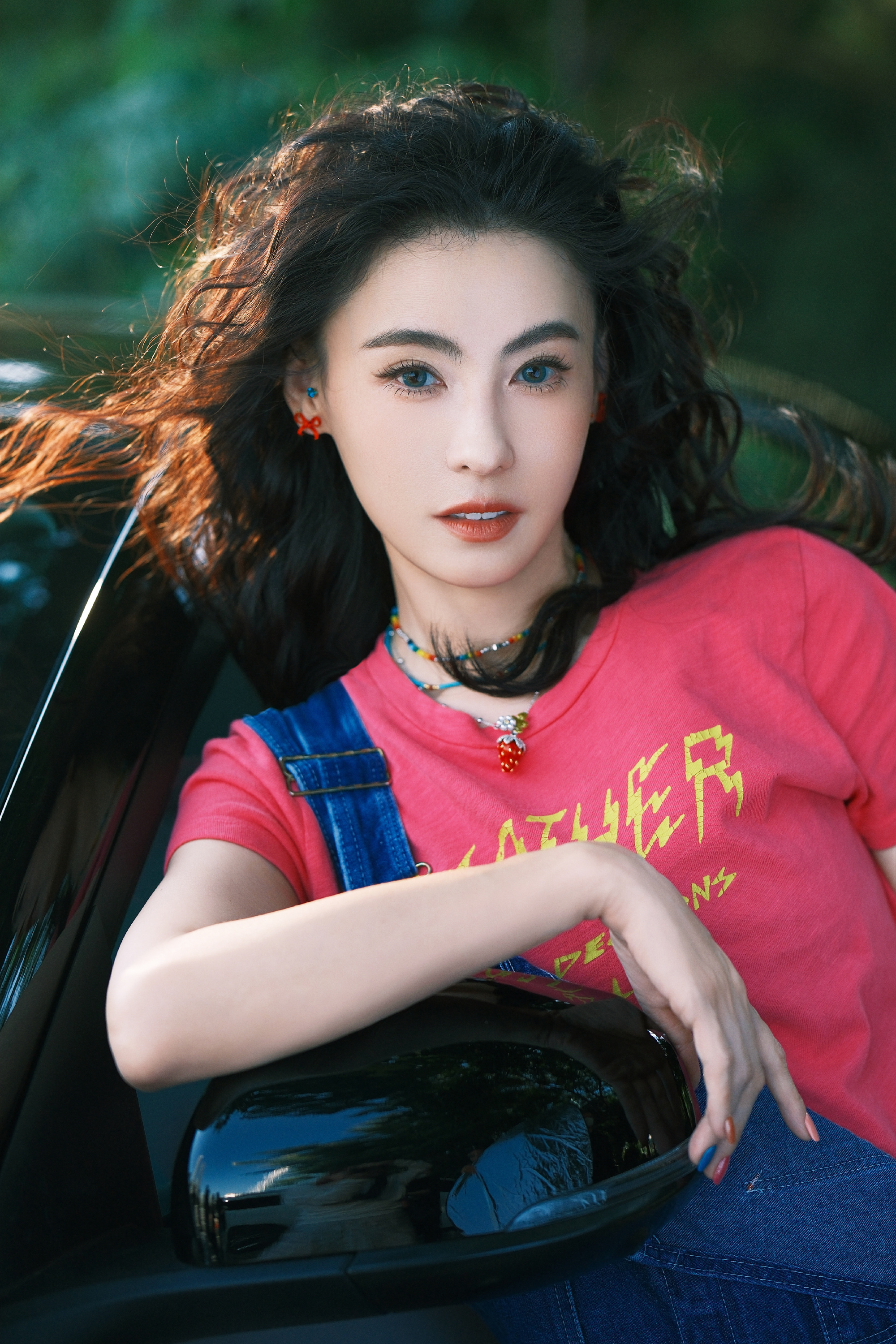 张柏芝与家人聚餐 张柏芝与家人聚餐，氛围好好，好幸福的张柏芝。 