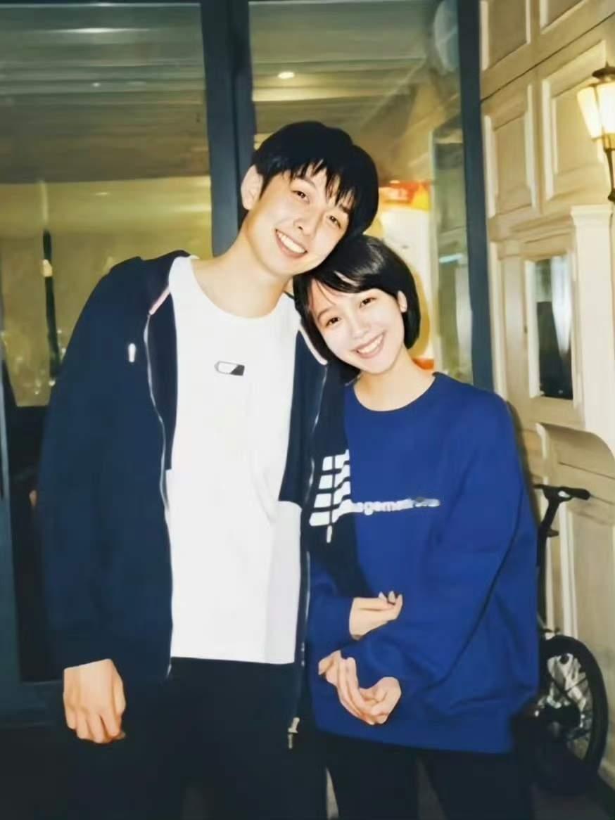 曝齐思钧刘梦章分手刘梦章回应分手，确认与齐思钧分开近半年，强调无原则问题，只是人