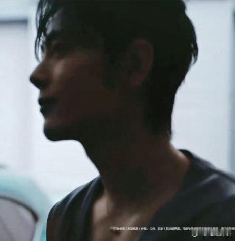 肖战预热大片 亚洲第一大屏放肖战的商务预热大片，这操作也太有排面了吧，每一帧画面