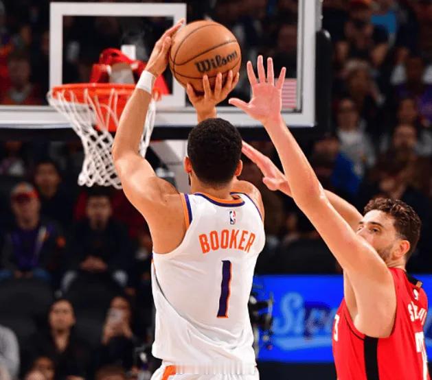 11月25日讯 今日NBA常规赛：火箭客场114-92战胜太阳。本场比赛获胜后，