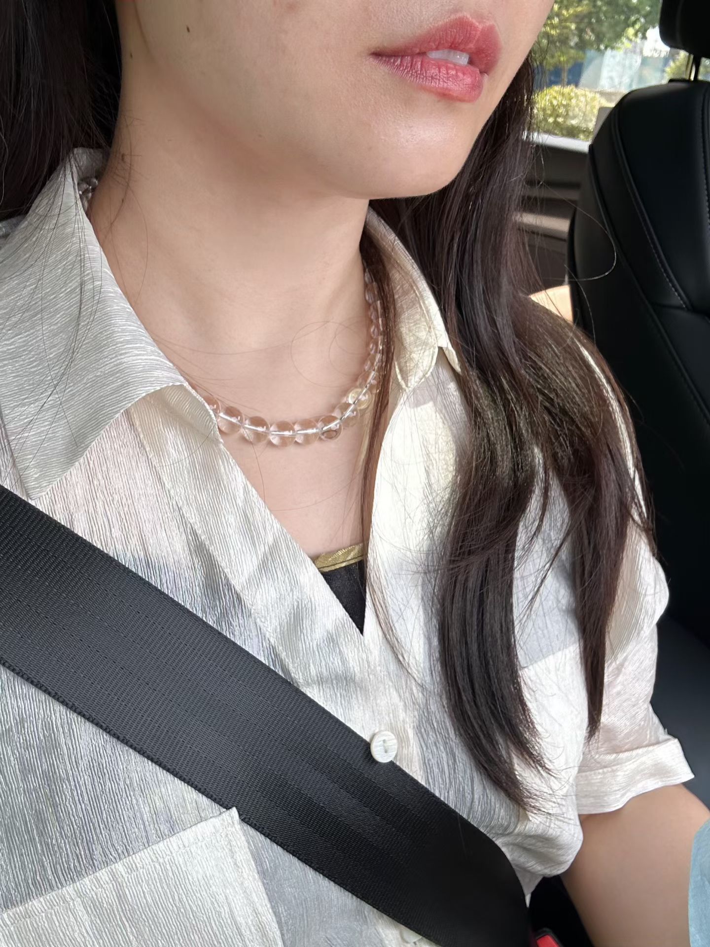 就拿这款天然白水晶项链来说，很素雅但是佩戴的确高级，点位越大越高级，很多自带气场