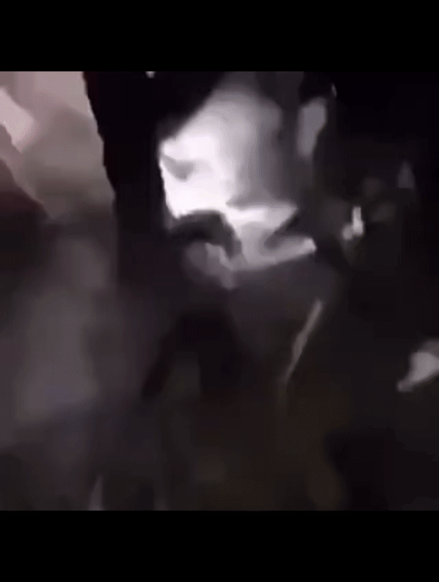 伊朗革命卫队在导弹爆炸的废墟中找到了哈梅内伊的尸首，美以导弹的命中率真高啊，伊朗