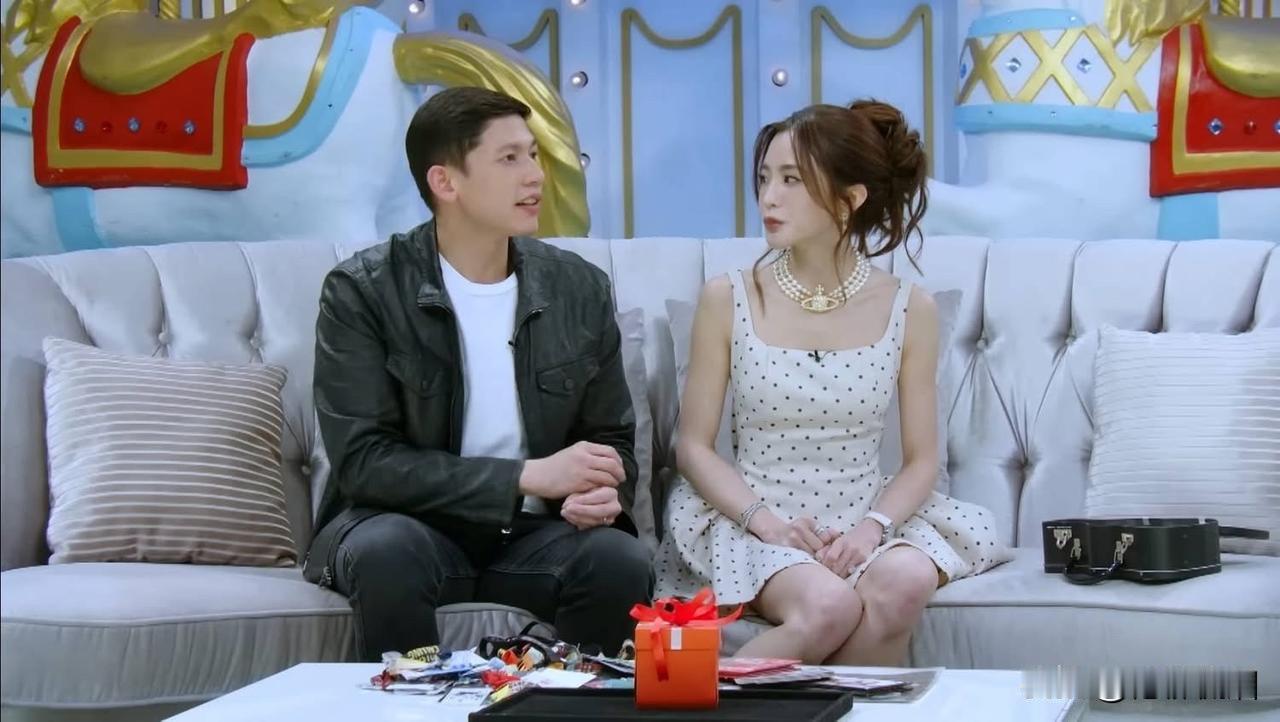 回头再看。。【 Mild：Hiso老公竟然连飞机的窗户都要擦！】
Mild在节目