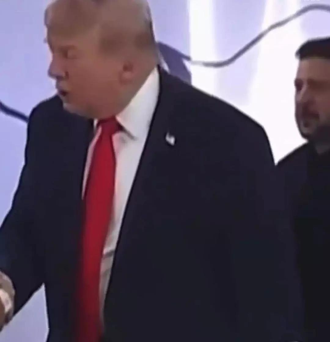 极致羞辱！G7峰会：特朗普当众羞辱马克龙和泽连斯基，所谓盟友全是算计
 
什么叫