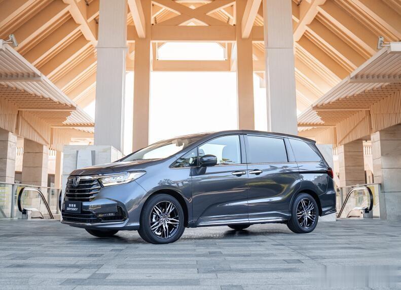 只有8款车型的榜单，值得一看么？答案很简单：能！在8月份的中型MPV销量排行榜当