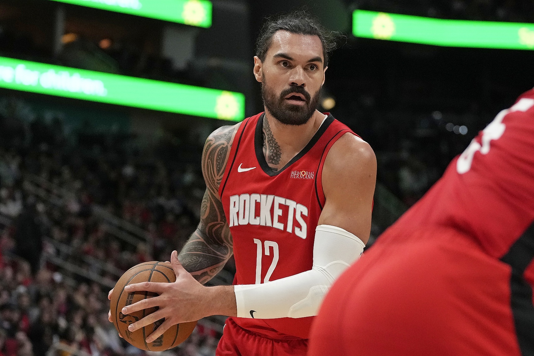 有你真好！海王亚当斯他今日出战18分钟，全场投篮6中5，罚球2中1拿到11分8篮