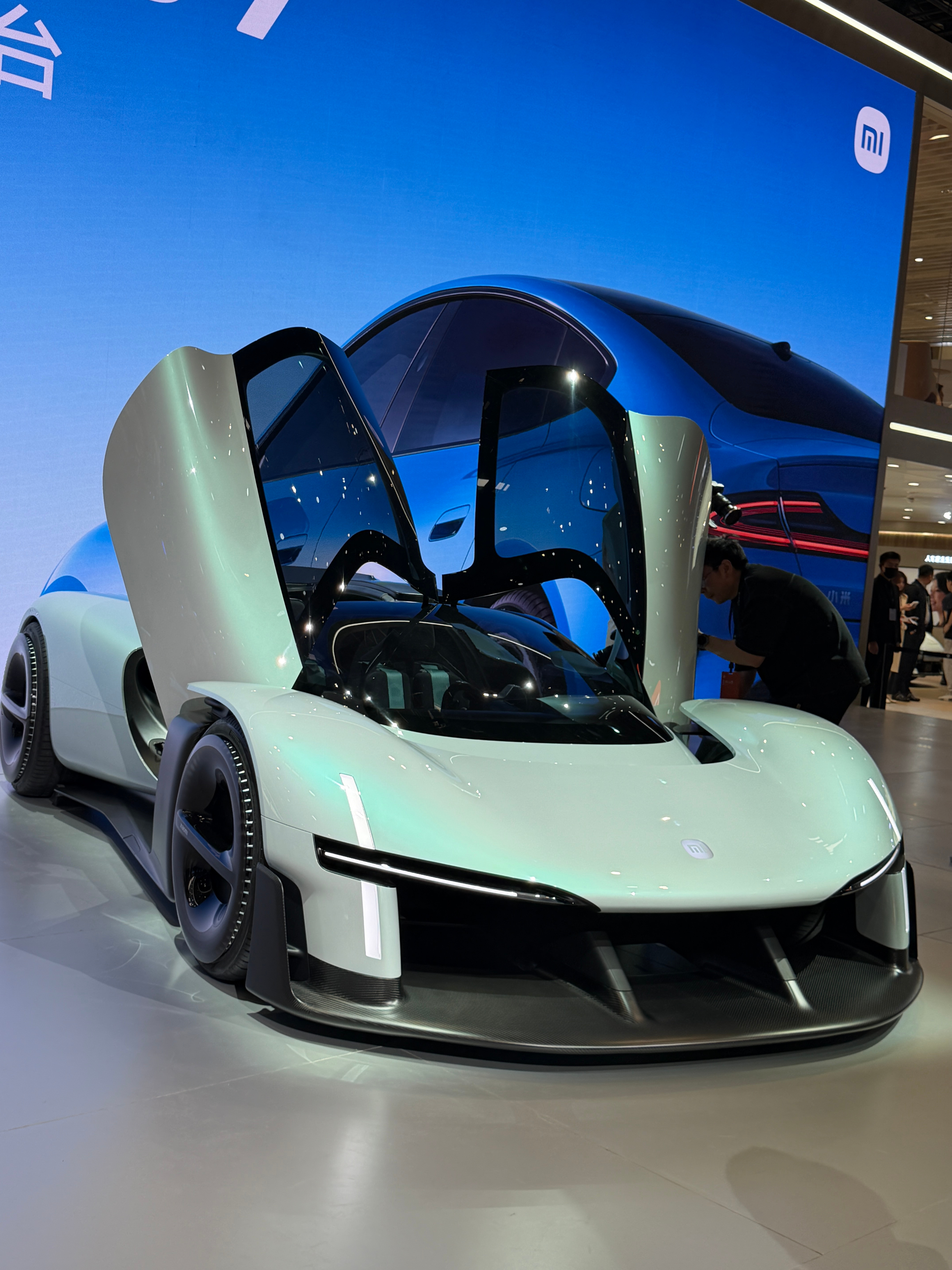 打卡小米展台，每次来小米都能领到水，水牛狂喜～见到了小米Vision GT实车，