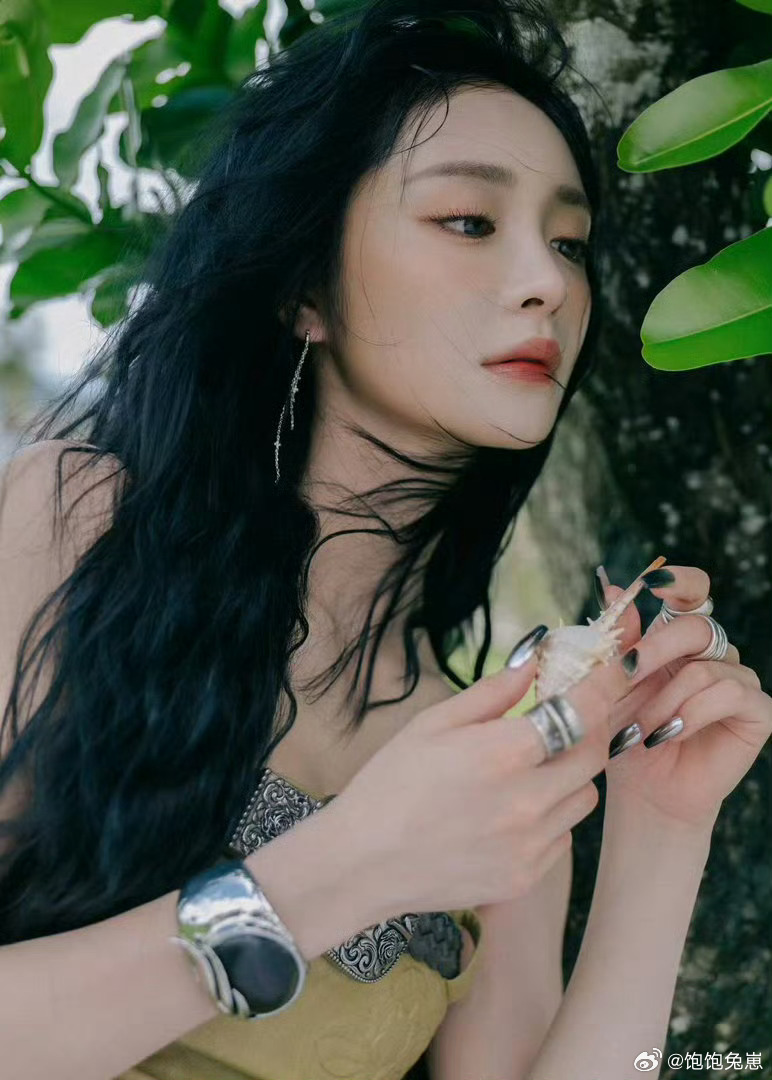 周洁琼海盐芝士妆 周洁琼这个海盐芝士妆太绝了，清透柔和还带点海盐质感，清爽又耐看