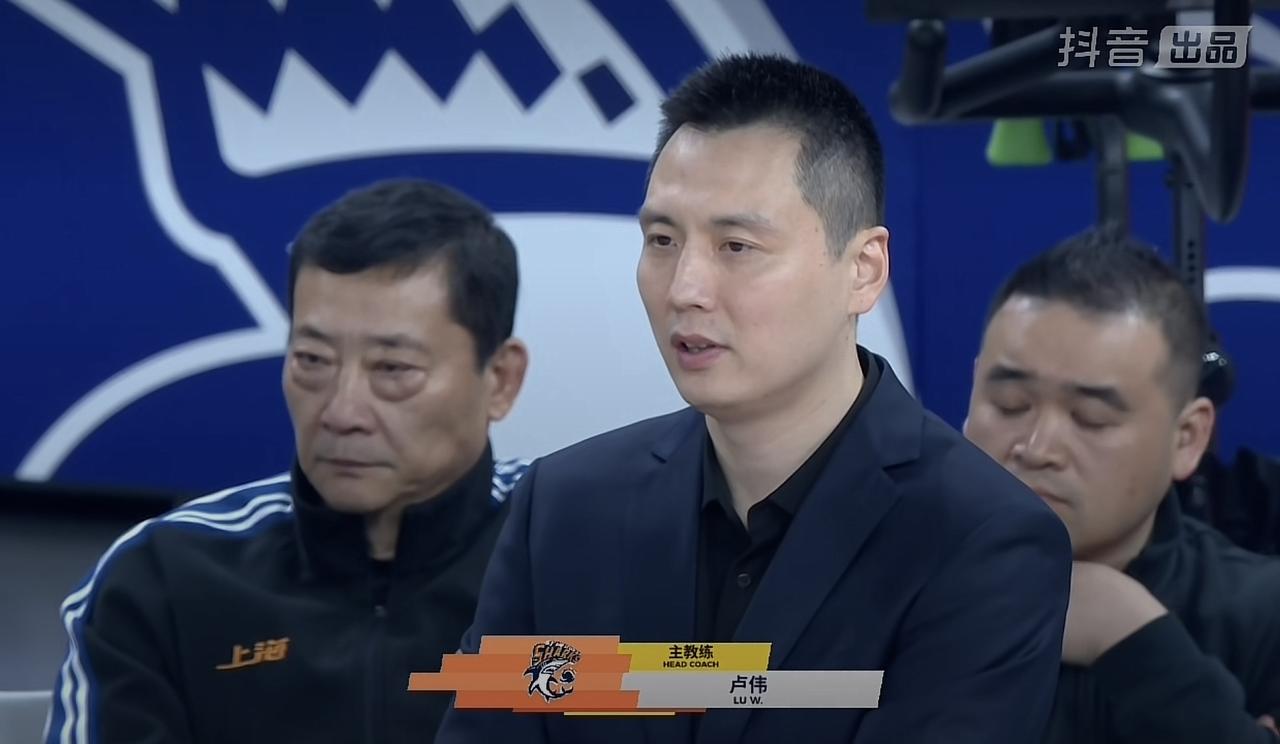 半场结束，北京北汽主场29:49落后上海久事。

您以为这场球就这么完了吗？

