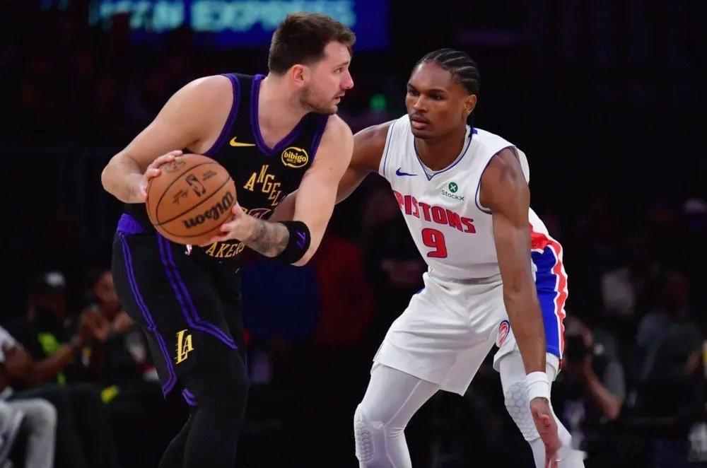 北京时间12月31日，NBA常规赛，湖人主场106-128不敌活塞。詹姆斯迎来4