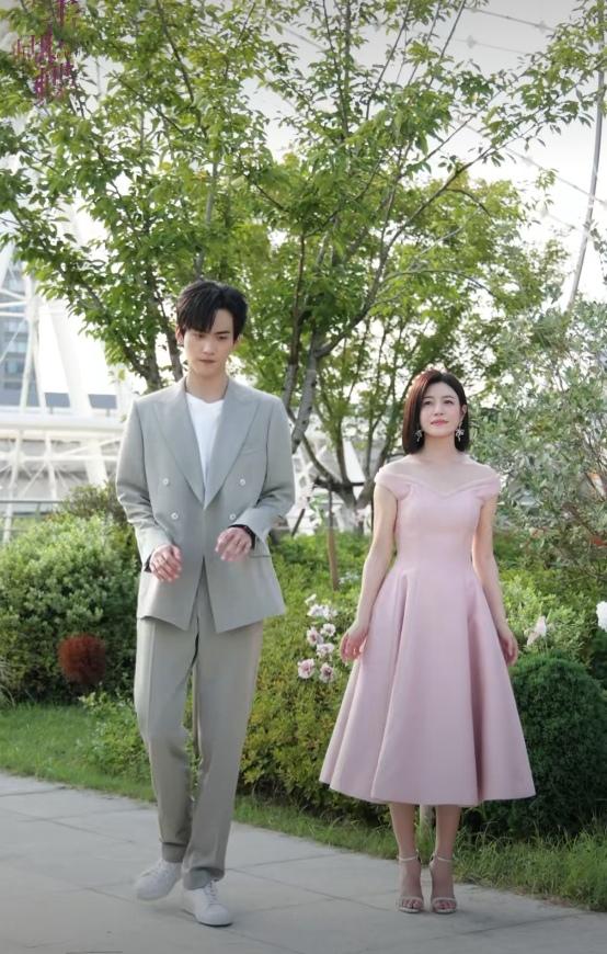 陈妍希周柯宇同框跳舞，把我看傻眼了……

不得不说，两人的舞跳得真默契，每一个动