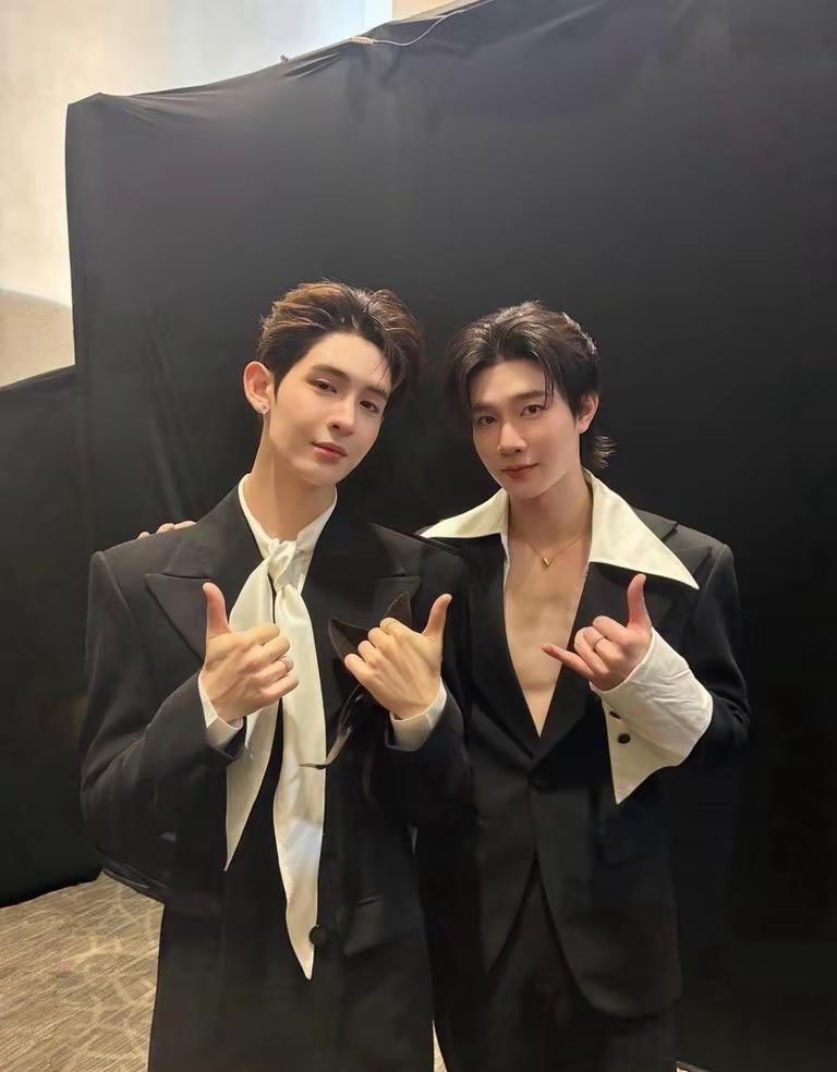 程浩颜和年糕合照一张🤍😻。（20260808 kerdomundi X帖子：