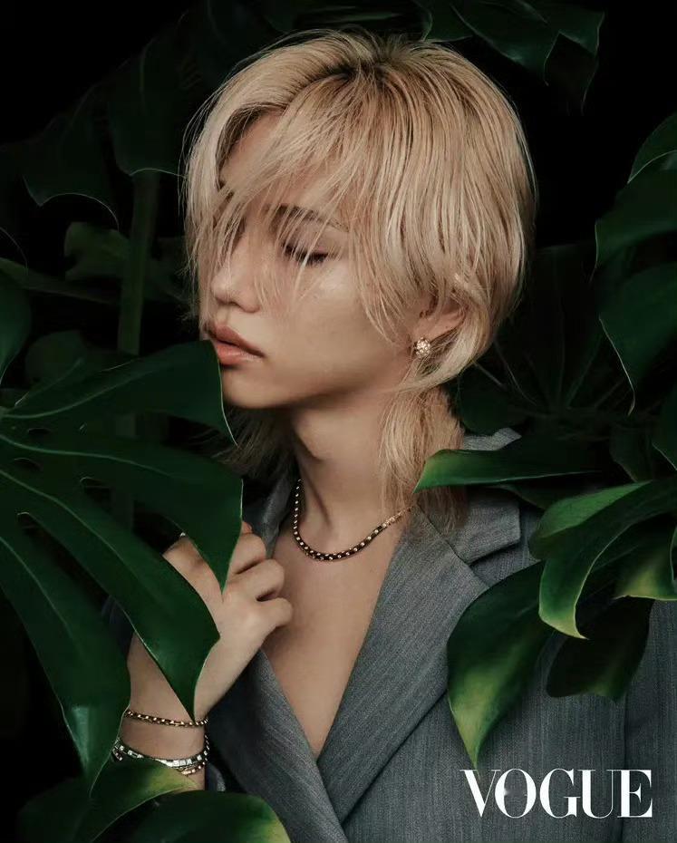 李龙馥 x Louis Vuitton 韩版VOGUE十二月闭年刊封面大片摄影：