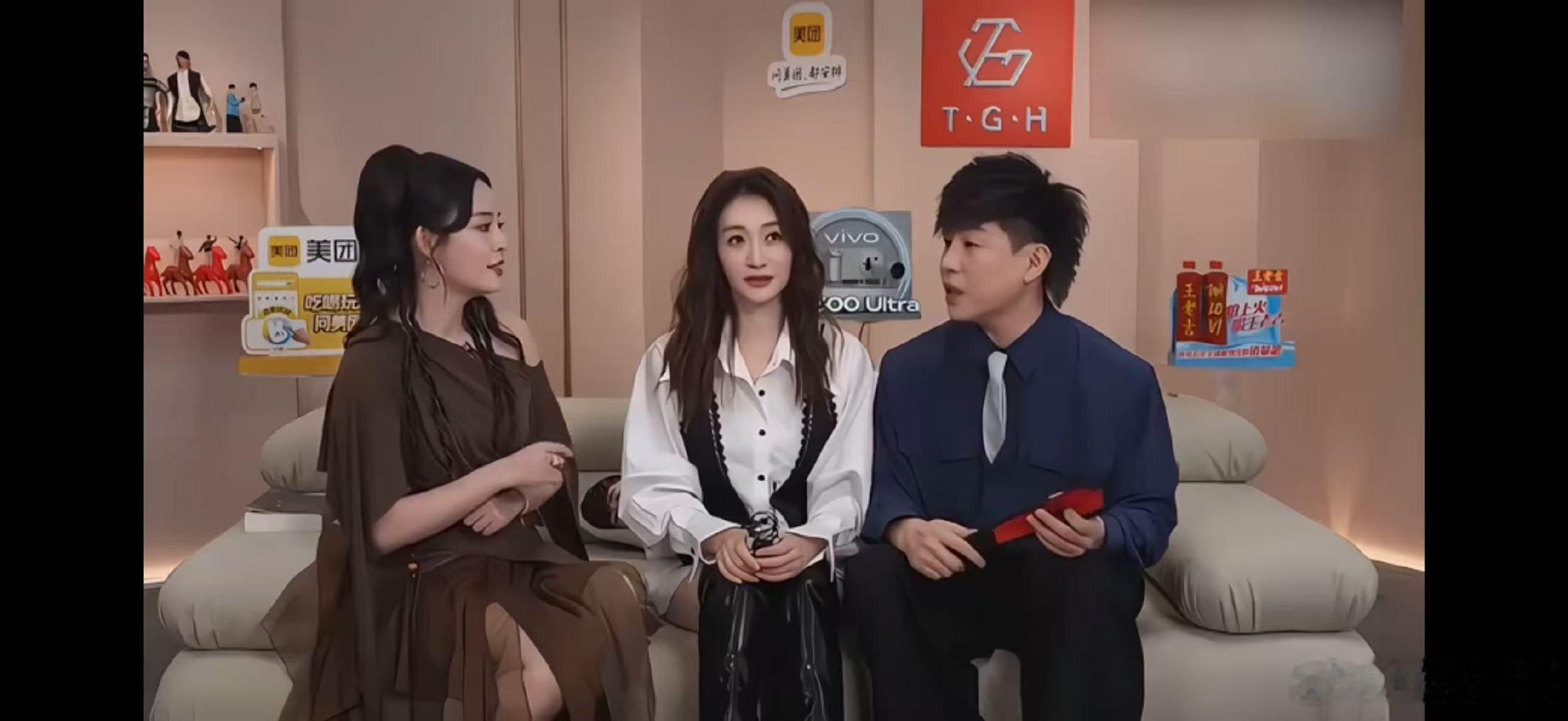 李小冉 你看见我不会跑调吗歌手直播歌手2026自知唱歌不算专业，坦然调侃自己，真