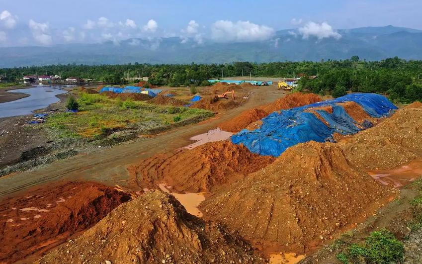 很多人都有个疑问，日本明明国力不如中国，却敢跟着美国频频挑衅，不管是我们亮出航母