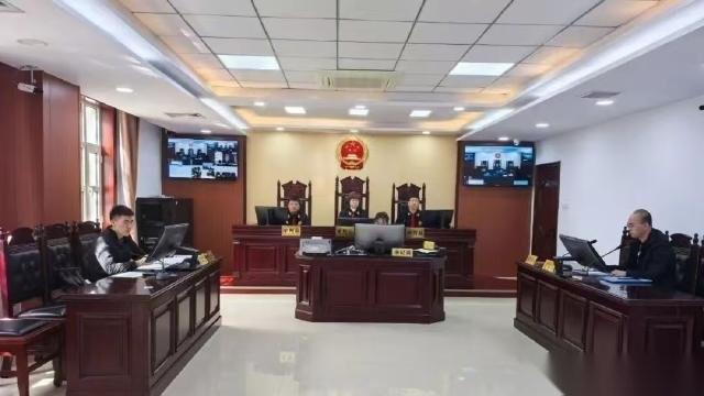吉林长春，67岁老汉找了个小他12岁的情妹妹，隔三差五就给她塞钱买衣服。老耿本以