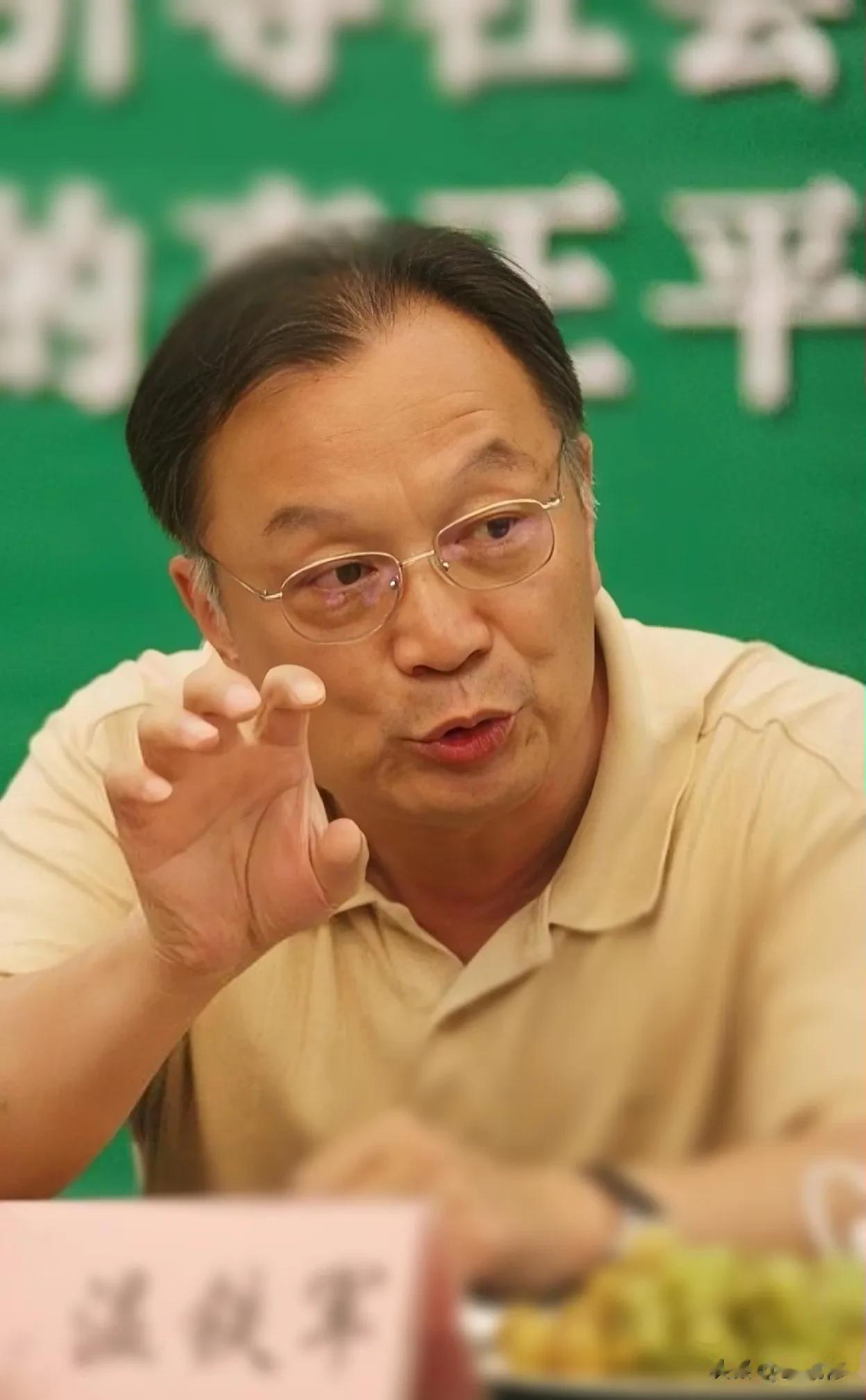 知名农业专家温铁军，演讲中说:我们基本实现了小康，现在又奔向现代化，我想说的是，