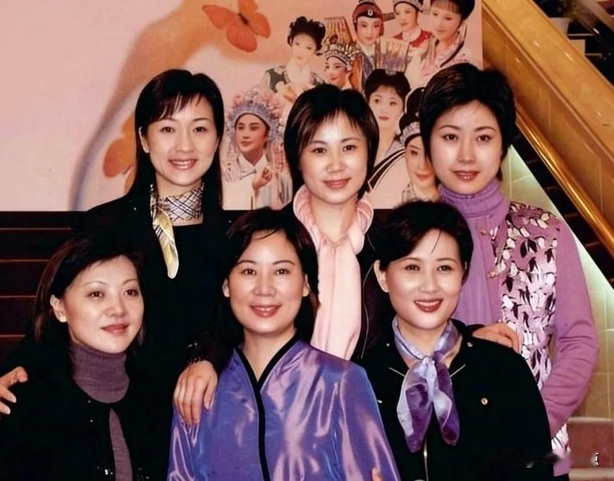 有戏迷说上海越剧院的“黄金一代”都在这里了，不对吧，还差一个“王派”花旦、一个“