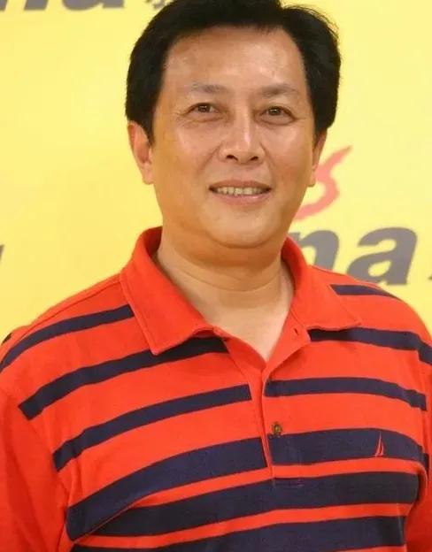 扮演毛主席的演员，除了古月，就是唐国强，最认可的就是他俩。唐国强之后，还没发现有