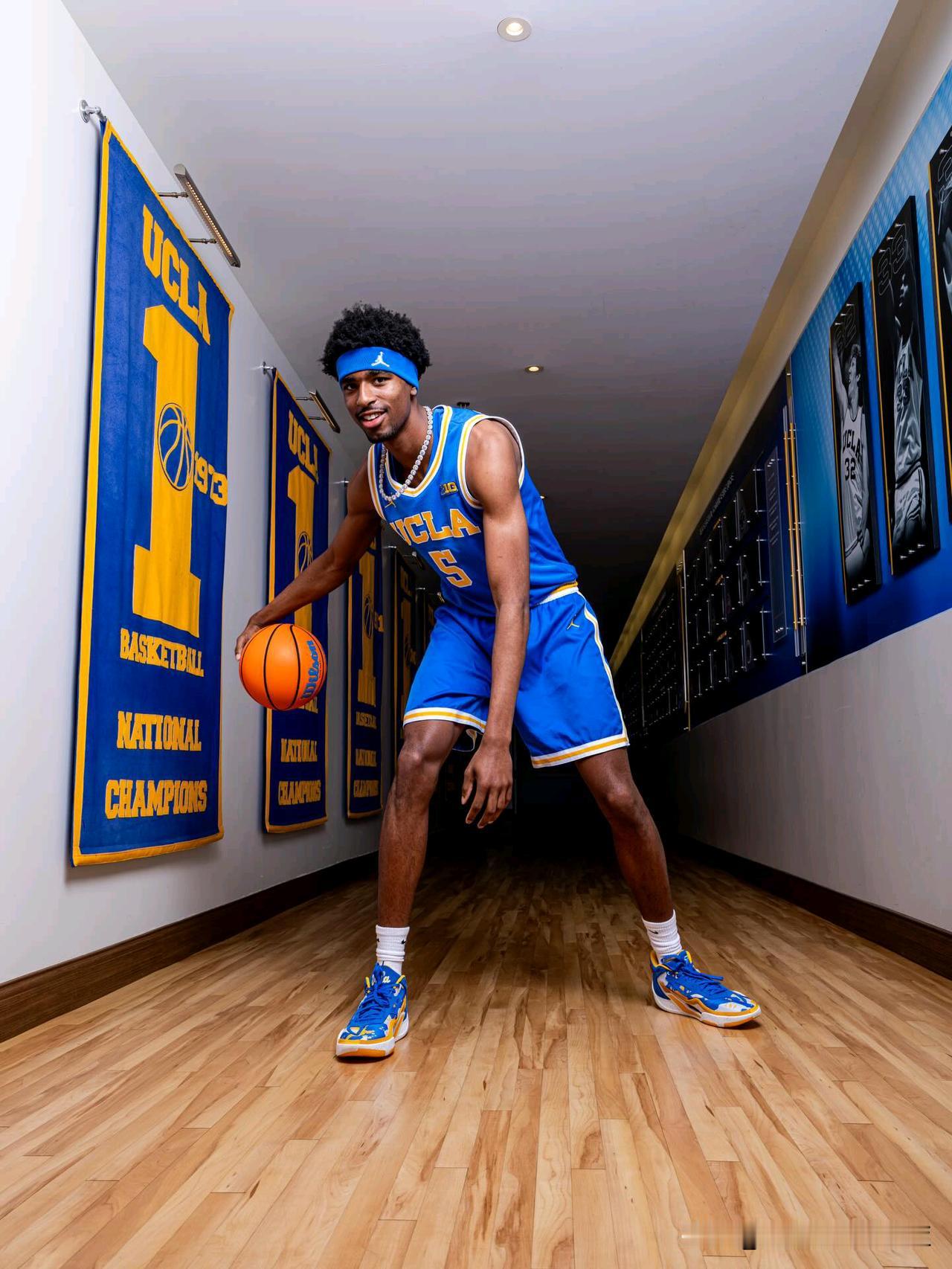 TOP60四星前锋Joe “JoJo” Philon晒出访问UCLA的定妆照，高