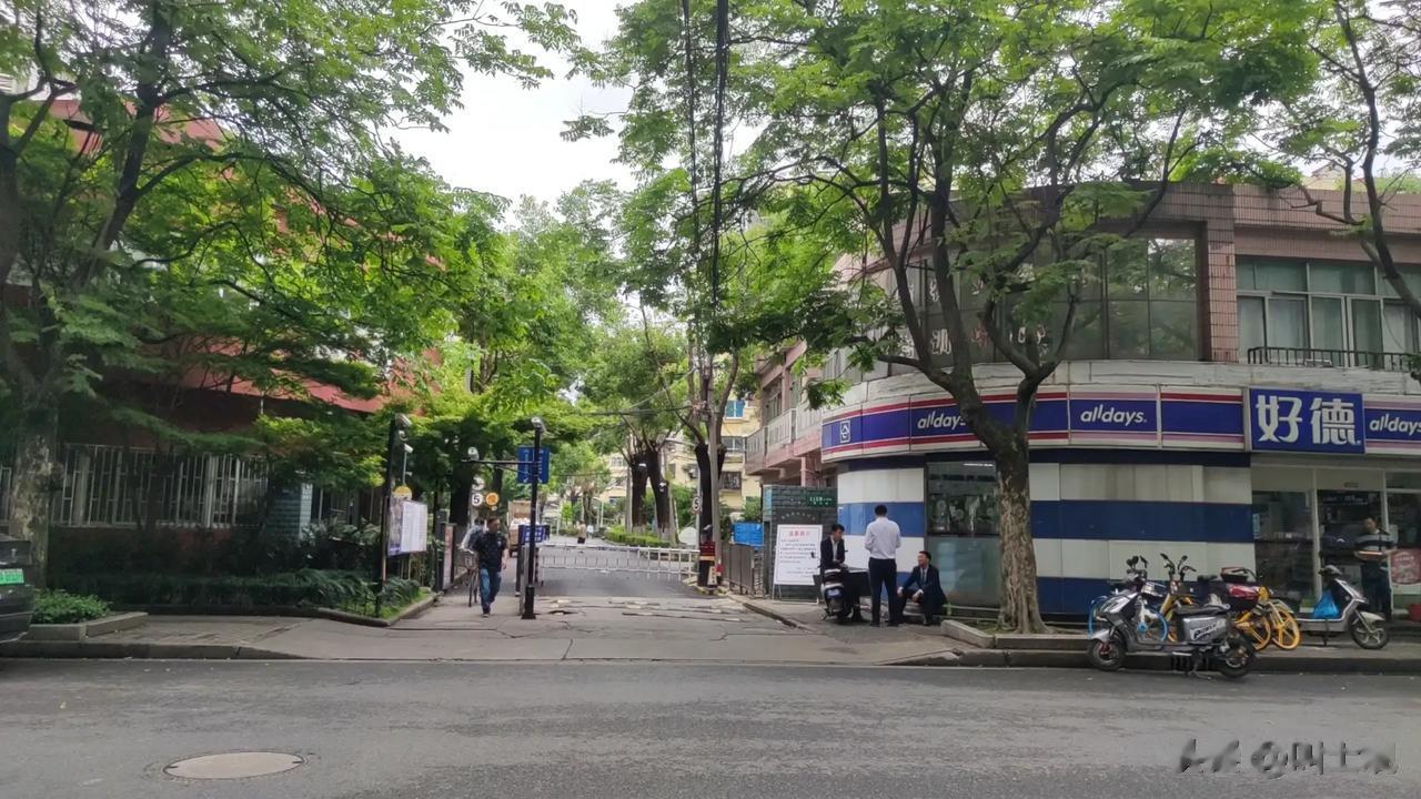 摆了两天的地摊了，必须得花个大价钱来顿烧烤，吃他个88块钱的