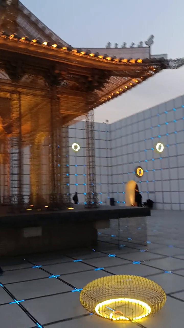 跑哪去了？等我三十三岁。你好滑，那我要在这拍一个。