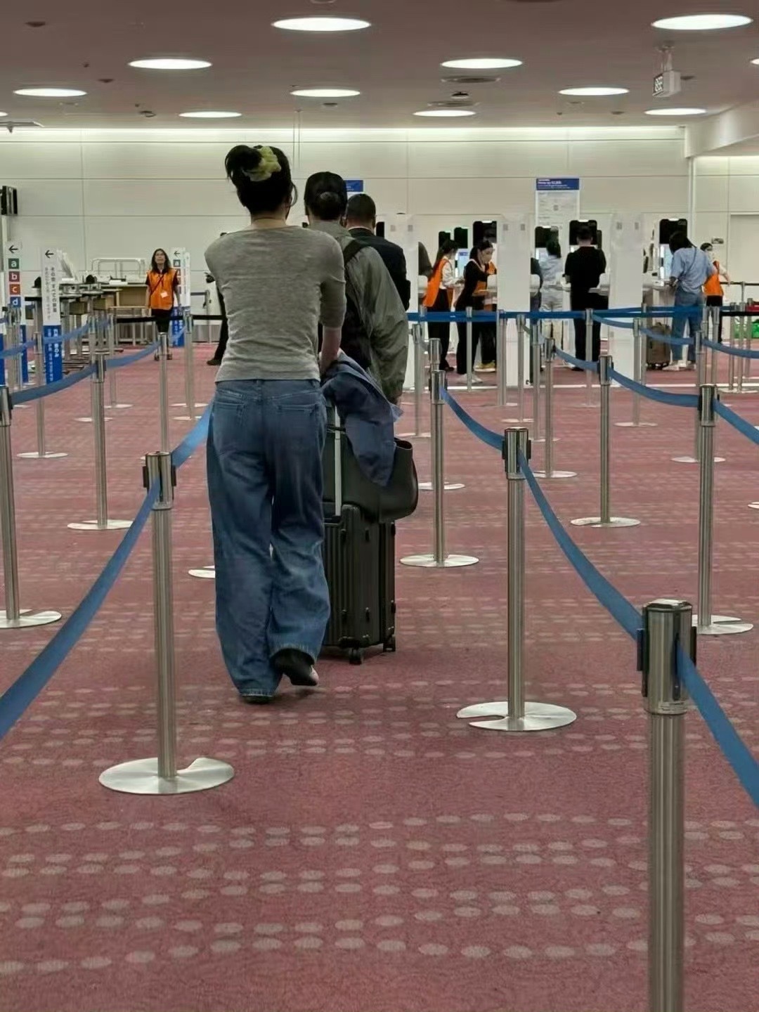 王菲谢霆锋520飞东京旅行去了，锋菲就是这么稳定啊！ ​​​
