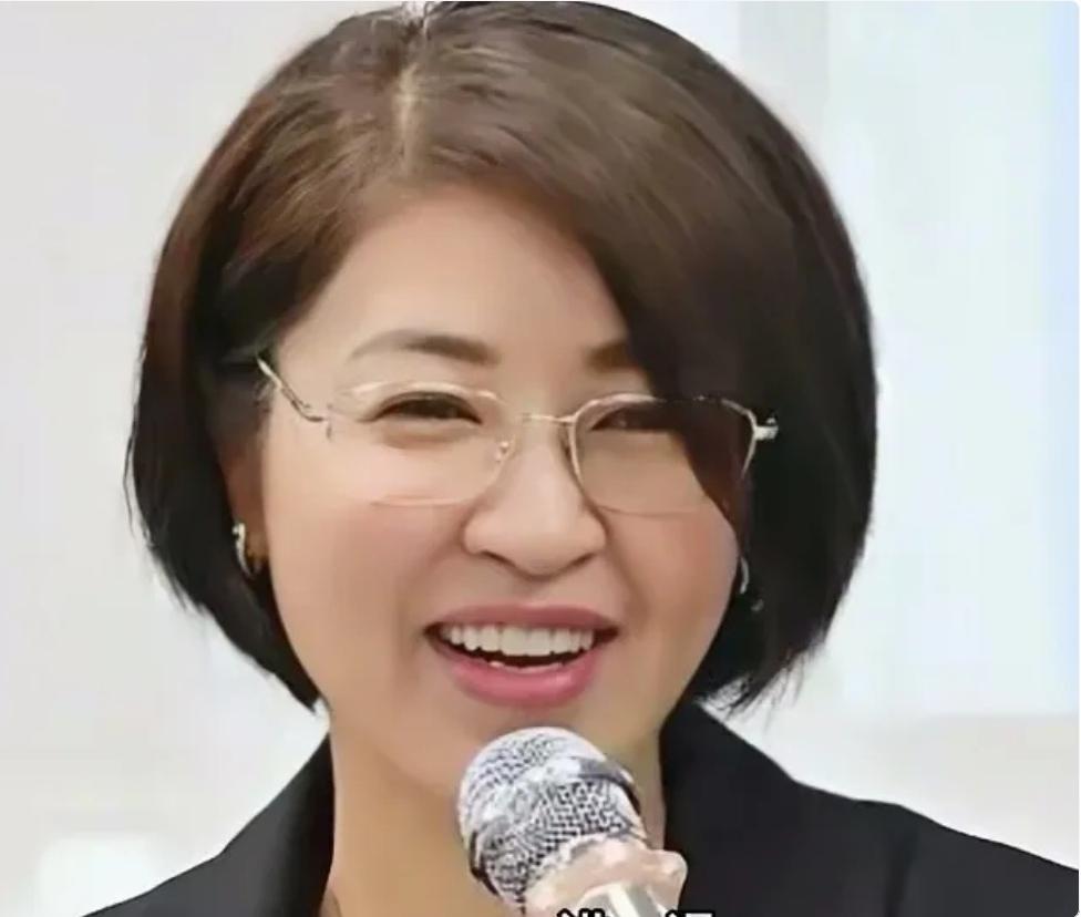 许淑华的正能量已经让很多同胞所认可，她的坚定爱国立场更是让人所敬佩。
许淑华在做