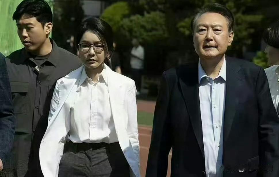 尹锡悦内乱案一审被判无期徒刑。
检方提起上诉，要求判处其死刑。 ​​​

尹锡悦