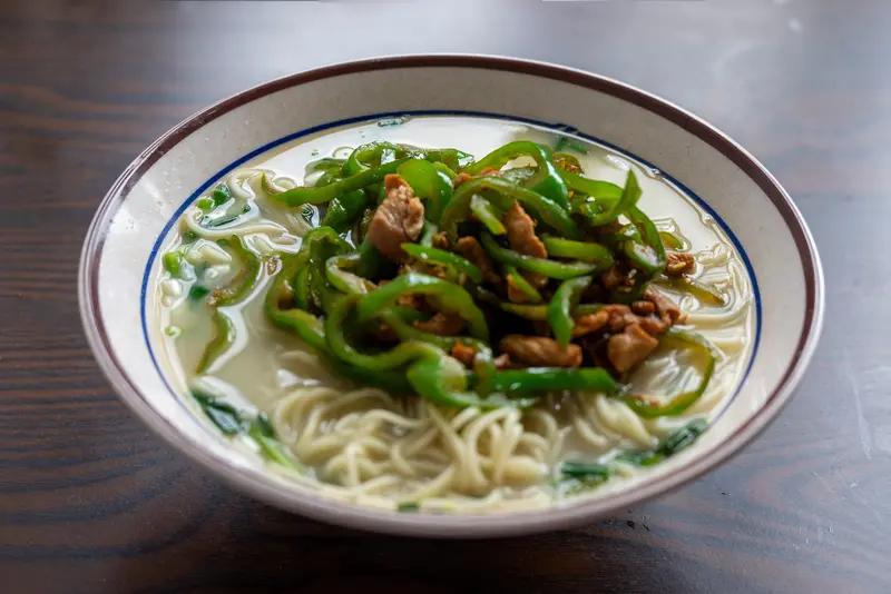 看了今麦郎手打挂面的消息，最让我震惊的不是手打，而是今麦郎竟然就是原来华龙。
小
