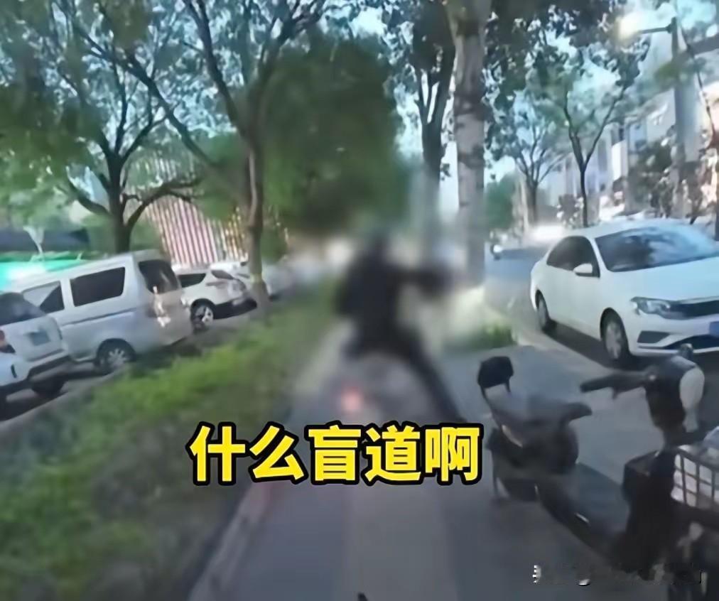我们又一次被流量狠狠羞辱了一番！
 
万万没想到，前段时间全网看得人满心怒火的盲
