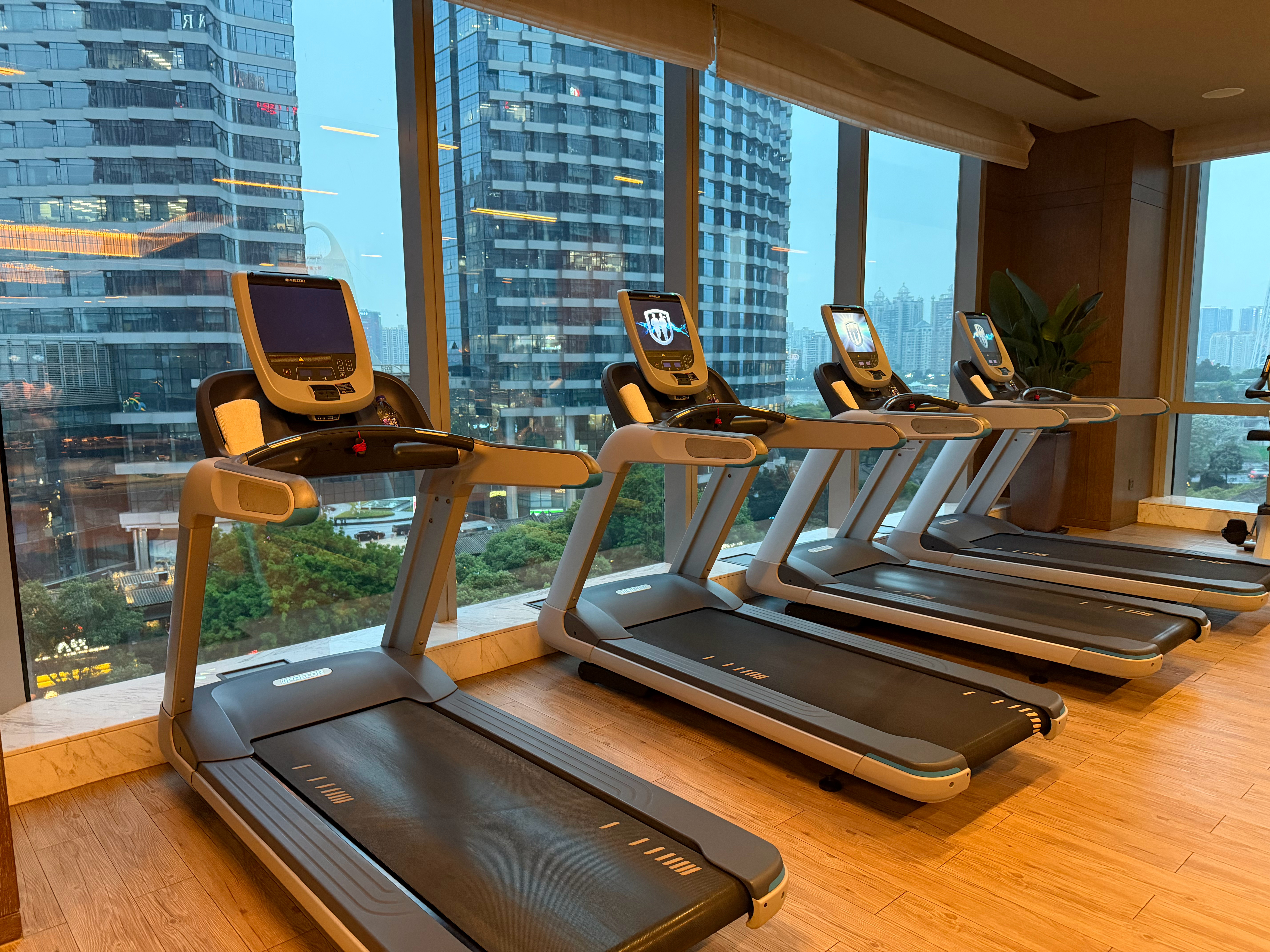 早啊～趁清明的时候运动一下争取五一的时候当个瘦子