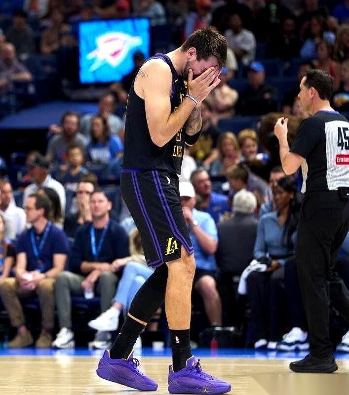 东契奇没去医院，直接打包飞回了欧洲！消息一出，湖人球迷的心凉了半截。
他不是休假