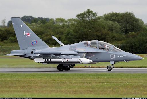 伊朗这次是真的硬，连教练机都用上了保卫国家，可惜差距太大，只能沦为靶子。以色列军