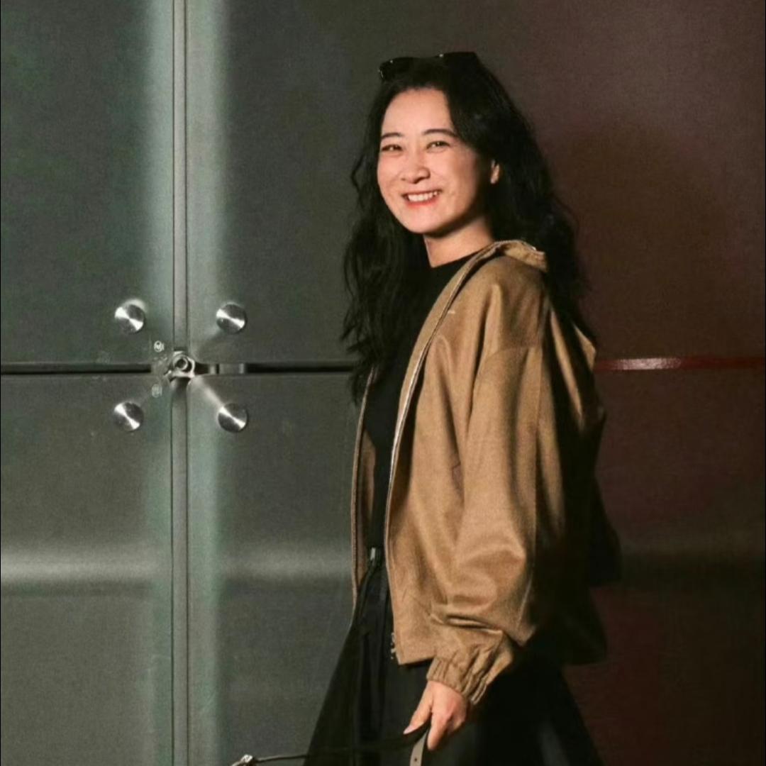 我好像突然明白了
贾玲为啥不再当 搞笑女了
 不是她江郎才尽写不出段子，也不是怕