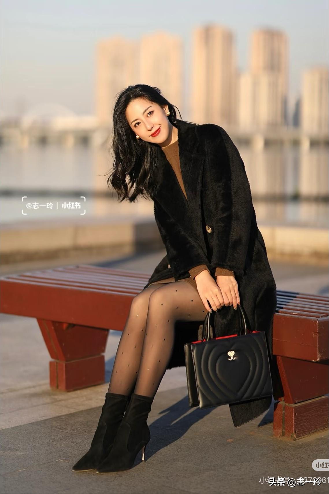 夕阳醉了| 自带高光的经典苏利大衣~
冬天的夕阳实在是太舒服了
在湖边和友人散散