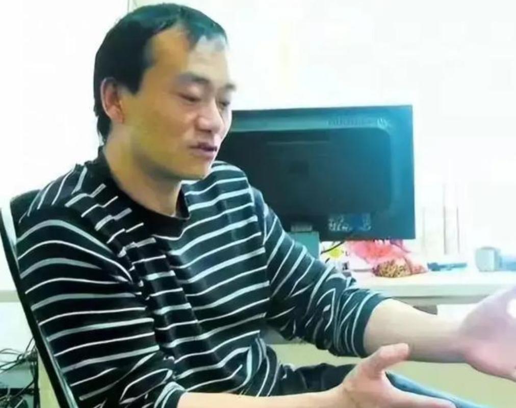 1995年，一名韩国女老板走进车间，她威胁120多名中国员工：“全部跪下，不跪的