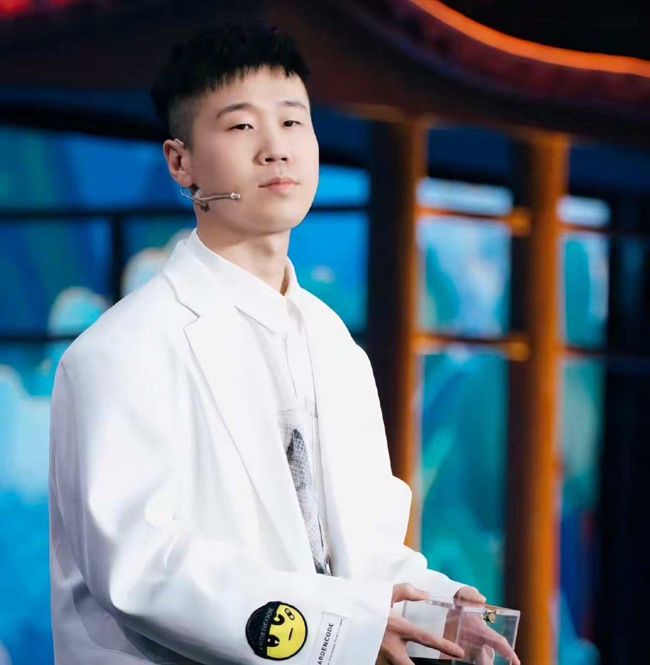 球赛季解说少不了德云社 没想到这俩人能凑一块儿说球，杨九郎懂行、王一珩有热情，到