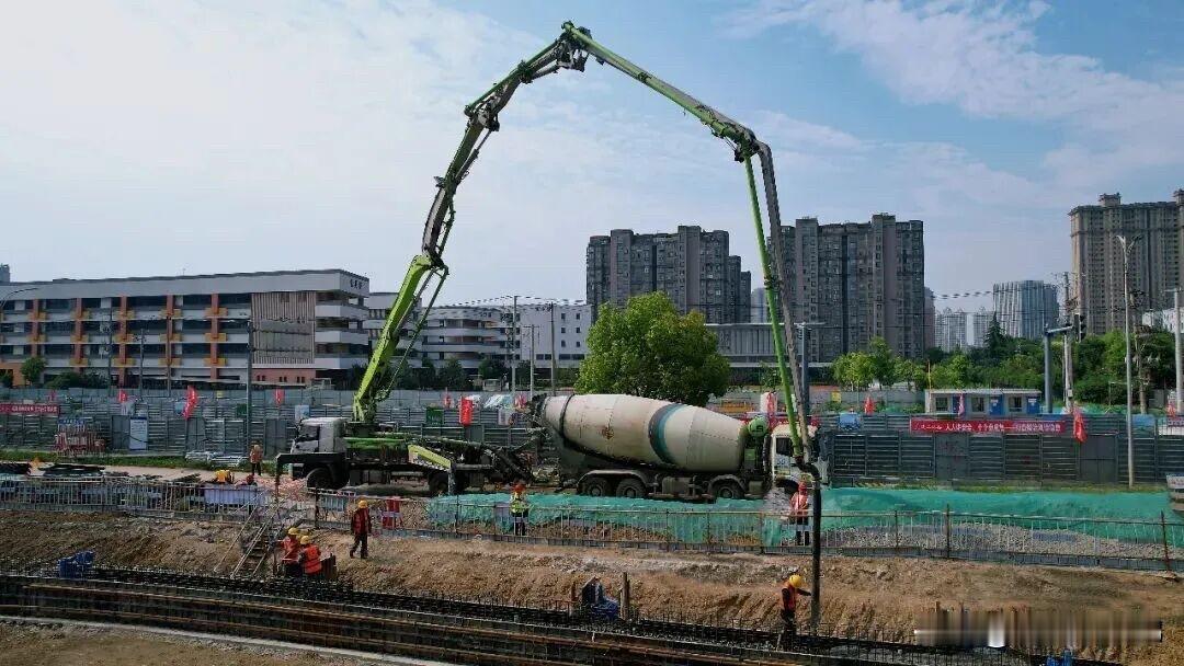 合欢路隧道支护施工正式全面铺开，标准化品质样板落地，后续大规模施工全速推进！
