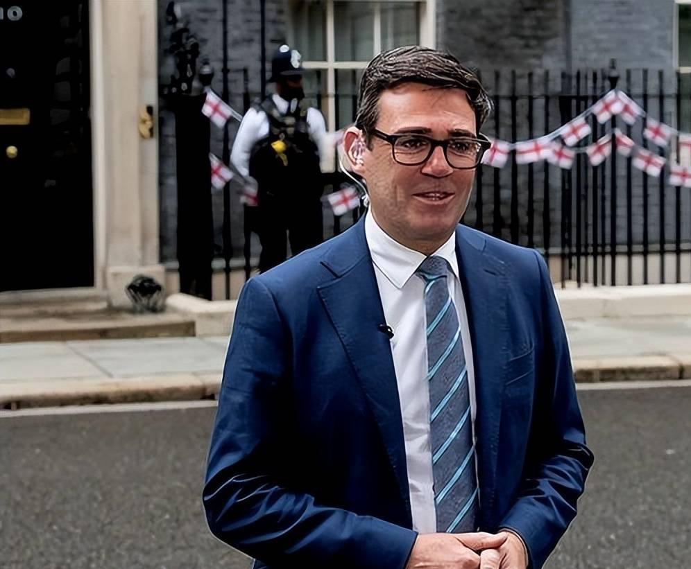 痴心不改，英国历任首相100%援乌，死磕俄罗斯到底……

从约翰逊开始，约翰逊、
