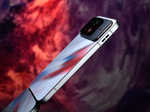 荣耀WIN2上手体验：东风双子星涡轮加持 新时代的性能怪兽！