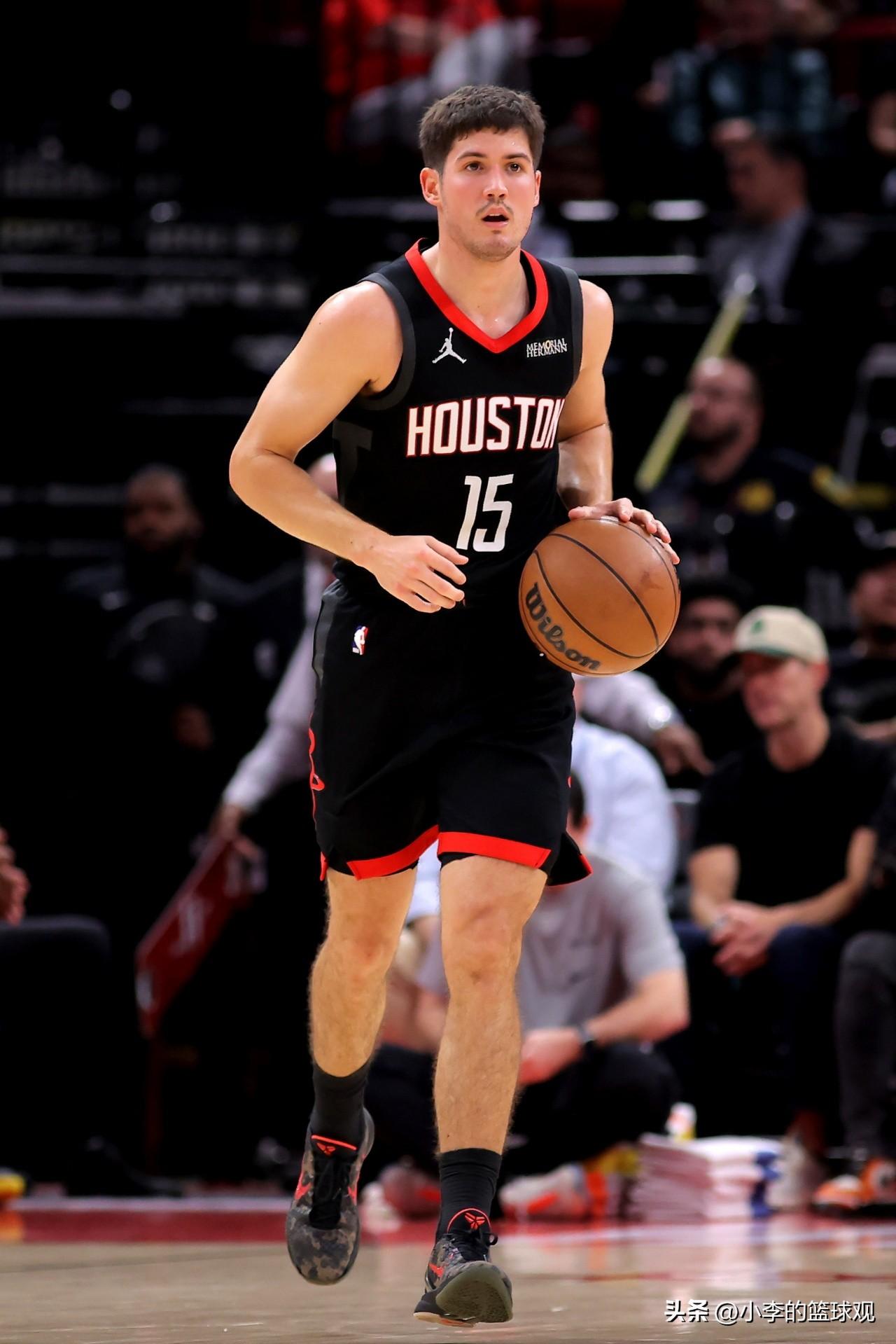 伊森下首发，谢泼德上首发，火箭的首发两员全程被点，乌杜卡看不下去了，先后换下申京