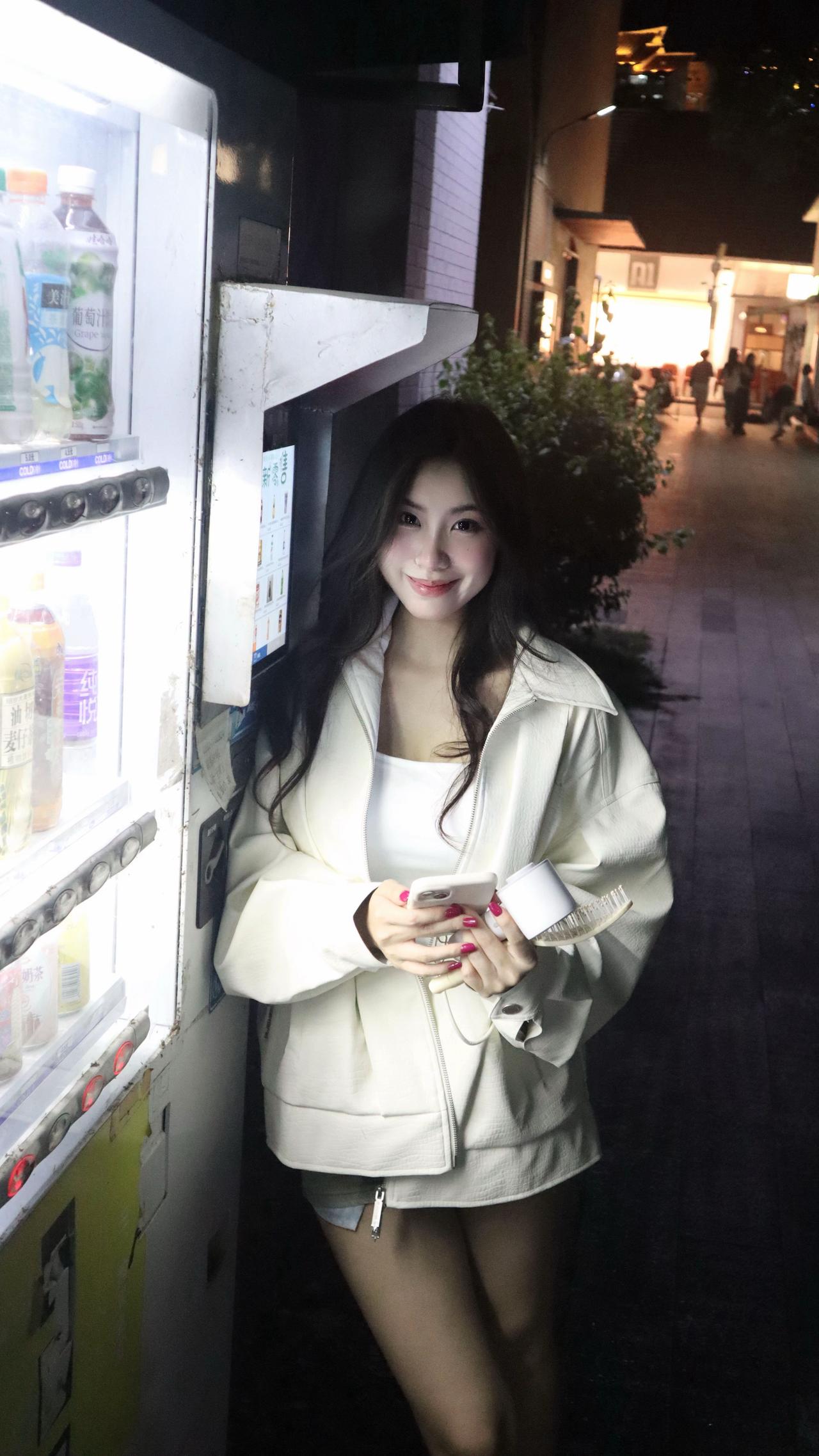 在重逢的街头，心跳比我先认出你
穿搭