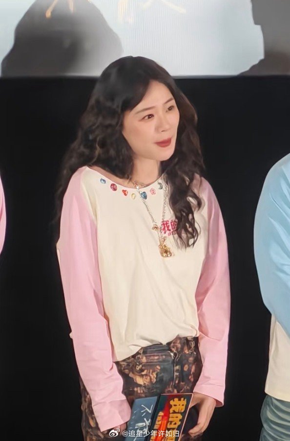 马思纯往那儿一蹲就是萌物电影我的妈耶 被马思纯这一蹲萌到心巴！银幕上的张力和线下