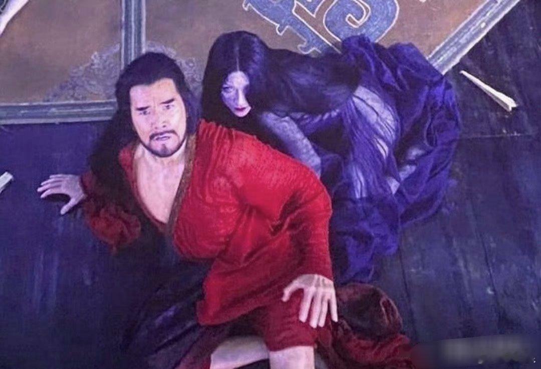 当时看电影光顾着看妲己了，怎么没人说纣王的姿势，有点耐人寻味